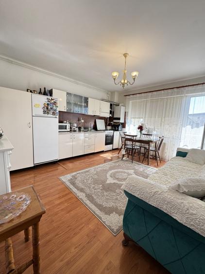 Apartament cu 3 camere semidecomandat, mobilat în Baciu