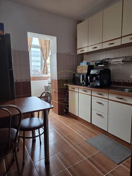 Apartament cu 2 camere semidecomandat, mobilat în Craiovița Nouă