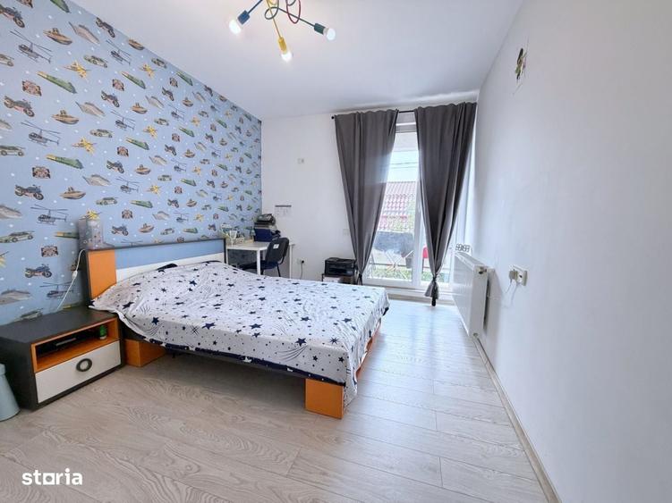 Casă cu 4 camere în Roșu