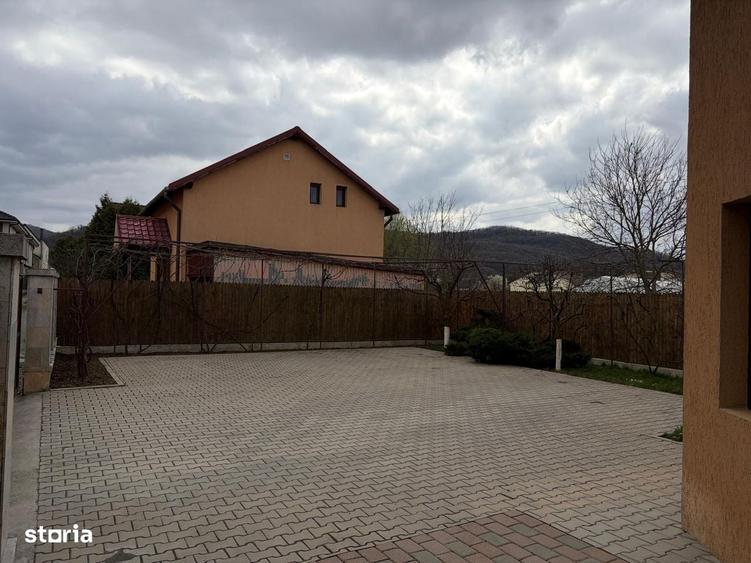 Casă cu 4 camere cu Teren 400 Mp în Florești