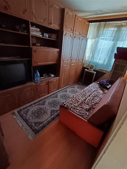 Apartament cu 3 camere semidecomandat în Independenței