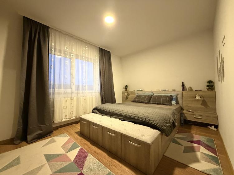 Apartament cu 3 camere semidecomandat, mobilat în Soarelui