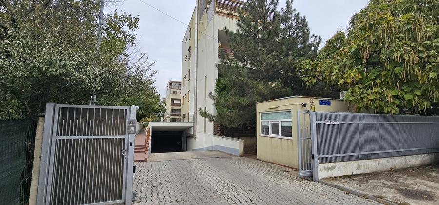 Apartament cu 3 camere semidecomandat, mobilat în Străulești