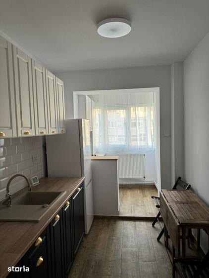 Apartament cu 3 camere decomandat în Podu Roș