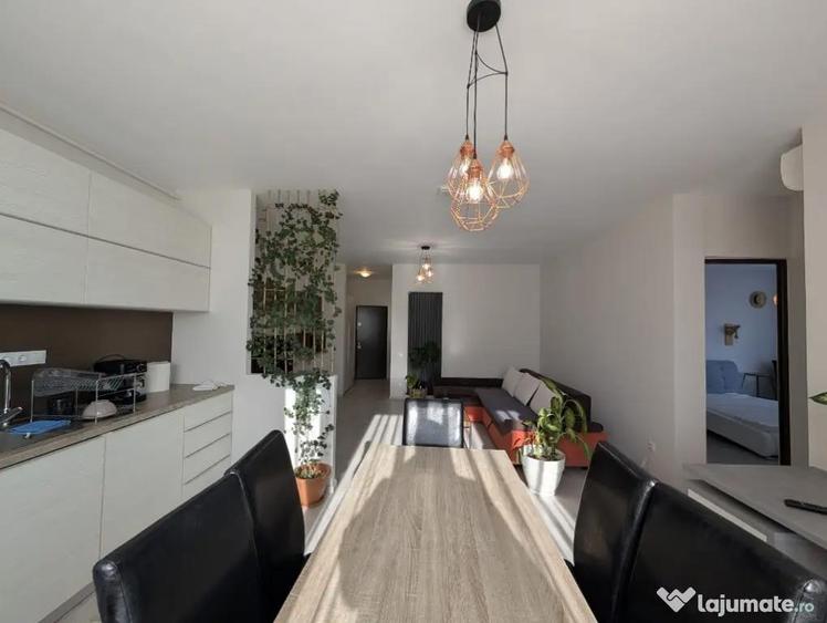 Apartament cu 3 camere semidecomandat în Florești