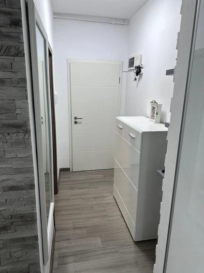 Apartament cu 2 camere semidecomandat în Giroc