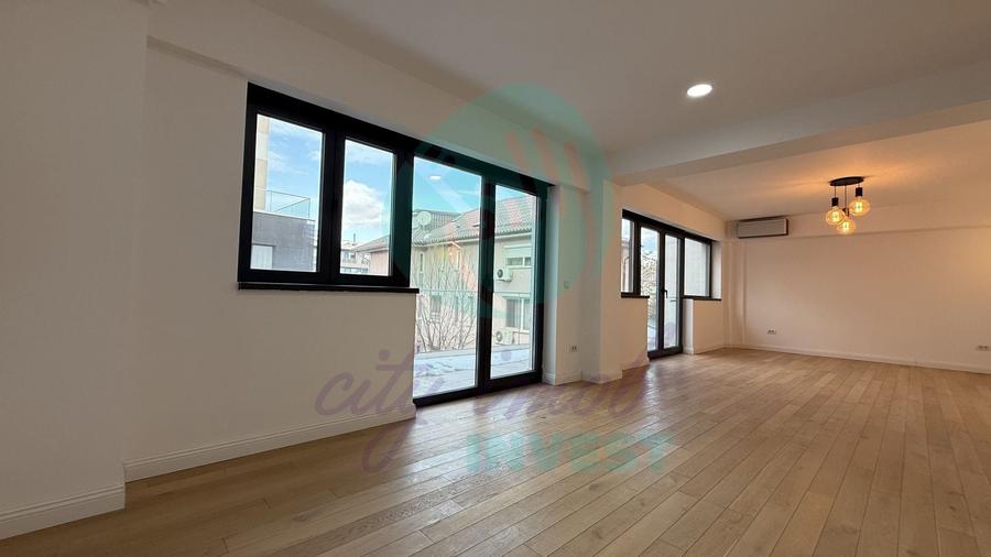 Apartament cu 3 camere semidecomandat în Polonă
