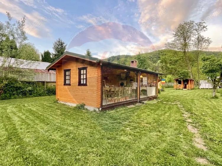 Teren de 986 mp, în Cosmina de Sus