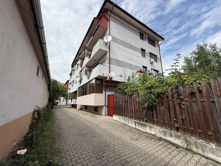 Apartament cu 3 camere decomandat în Vest