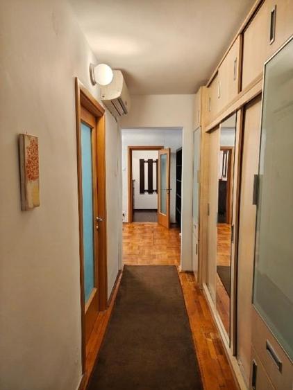 Apartament cu 3 camere semidecomandat, mobilat în Titan