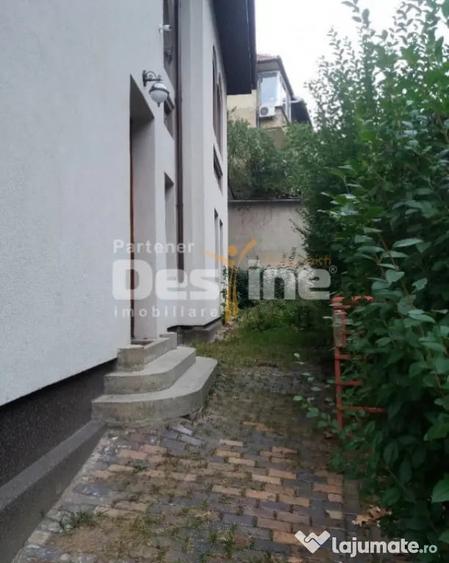 Apartament cu 4 camere decomandat în Central