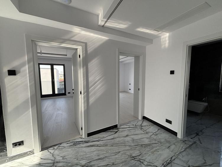 Duplex cu 6 camere cu Canalizare în 1 Decembrie 1918