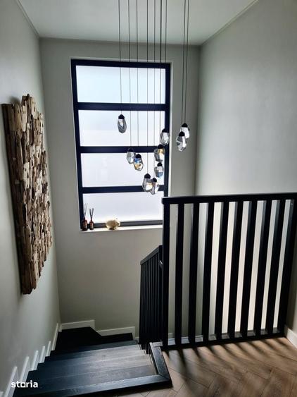 Casă cu 4 camere în Bujoreni