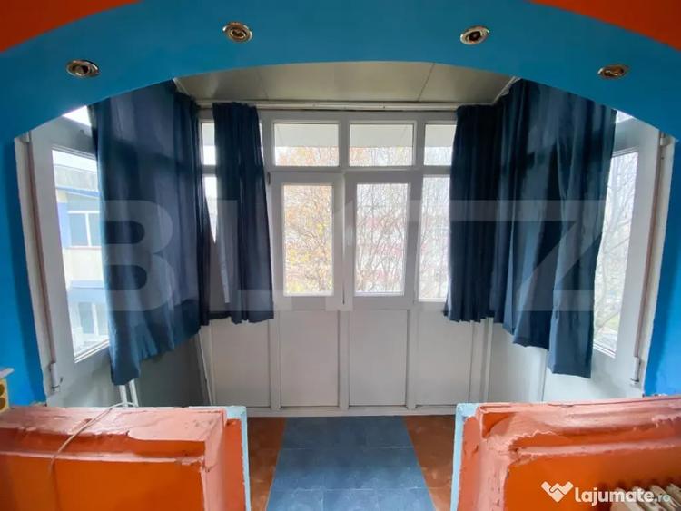 Apartament cu 3 camere decomandat în Rovine