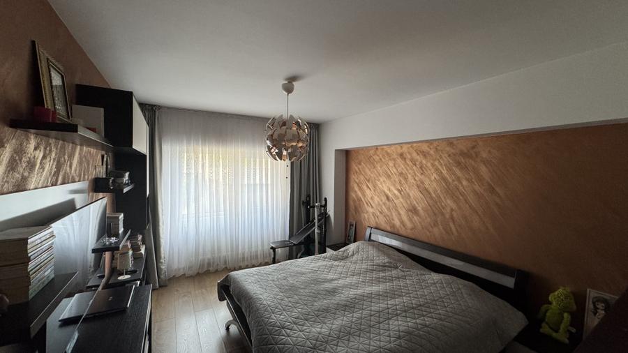 Apartament cu 3 camere decomandat, mobilat în Nicolina