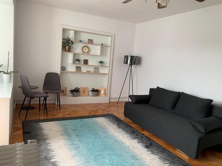 Apartament cu 3 camere decomandat în Dâmbu Pietros