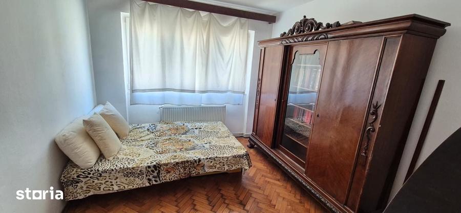 Apartament cu 3 camere în Romanilor