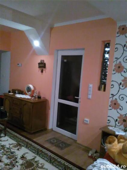 Casă cu 6 camere cu Teren 600 Mp în Tractorul