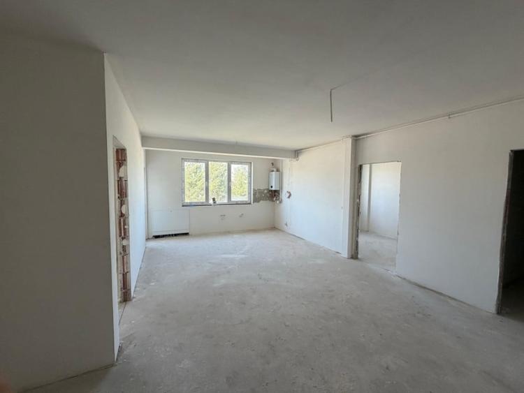 Apartament cu 3 camere semidecomandat în Florești — fotografia 3