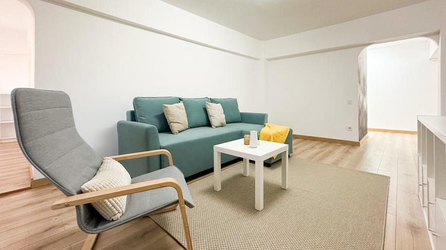 Apartament cu 4 camere decomandat, mobilat în Berceni
