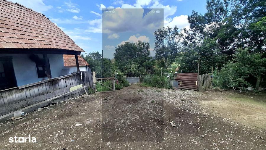 Casă cu 2 camere cu Teren 4000 Mp în Iara