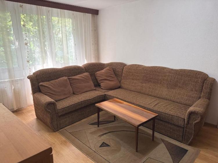 Apartament cu 3 camere semidecomandat, mobilat în Drumul Taberei