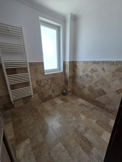 Casă cu 4 camere cu Canalizare în Giroc