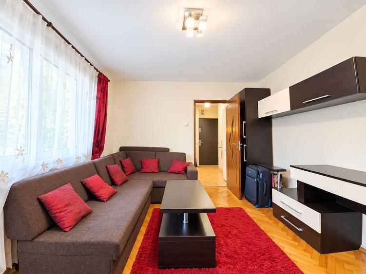 Apartament cu 3 camere semidecomandat, mobilat în Gheorgheni
