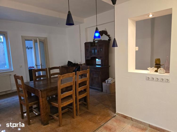 Casă cu 5 camere cu Teren 167 Mp în Vitan