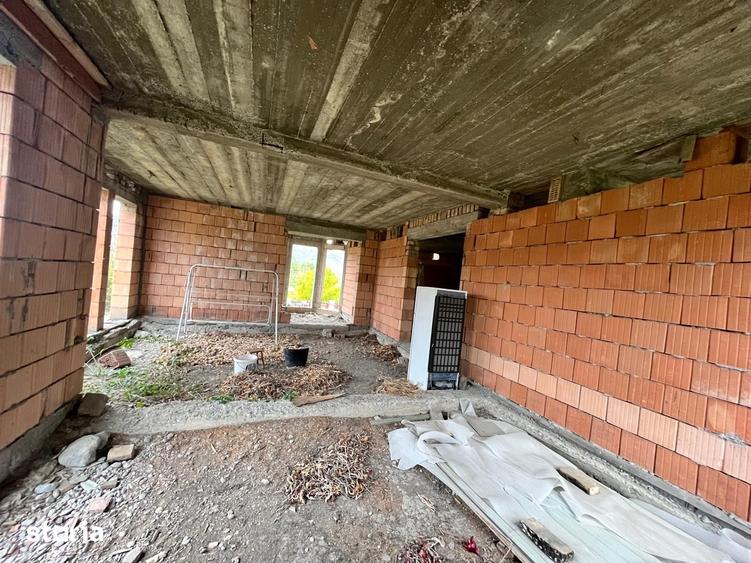 Casă cu 4 camere cu Teren 1800 Mp în Pănet