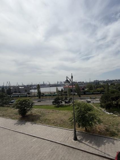 Birou, de 137 mp, în Peninsula