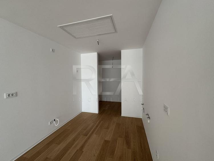 Apartament cu 3 camere semidecomandat în Floreasca