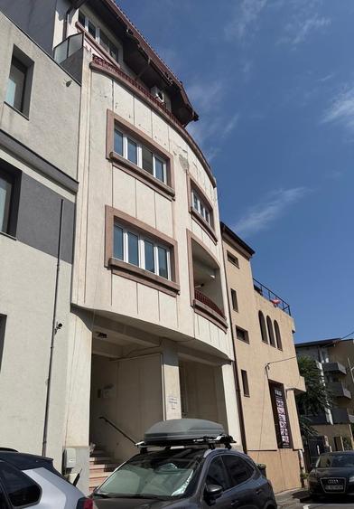 Apartament cu 3 camere decomandat în Dorobanți