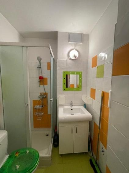 Apartament cu 4 camere decomandat, mobilat în Sebastian