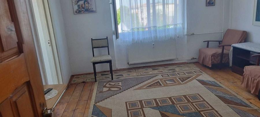 Garsonieră decomandată în Central