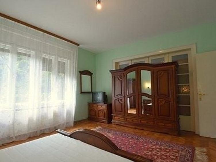 Apartament cu 4 camere decomandat în Medicină
