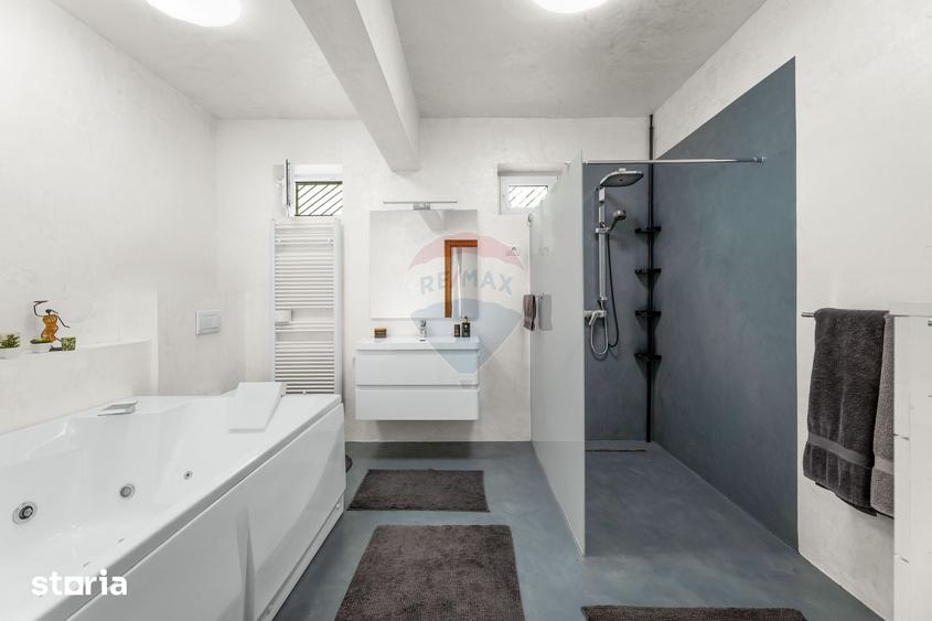 Casă cu 5 camere cu Teren 1085 Mp în Aradul Nou