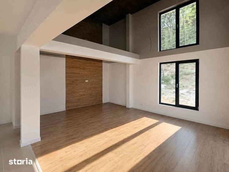 Casă cu 5 camere cu Teren 408 Mp în Odăi