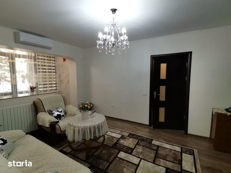 Apartament cu 3 camere în Tomis I