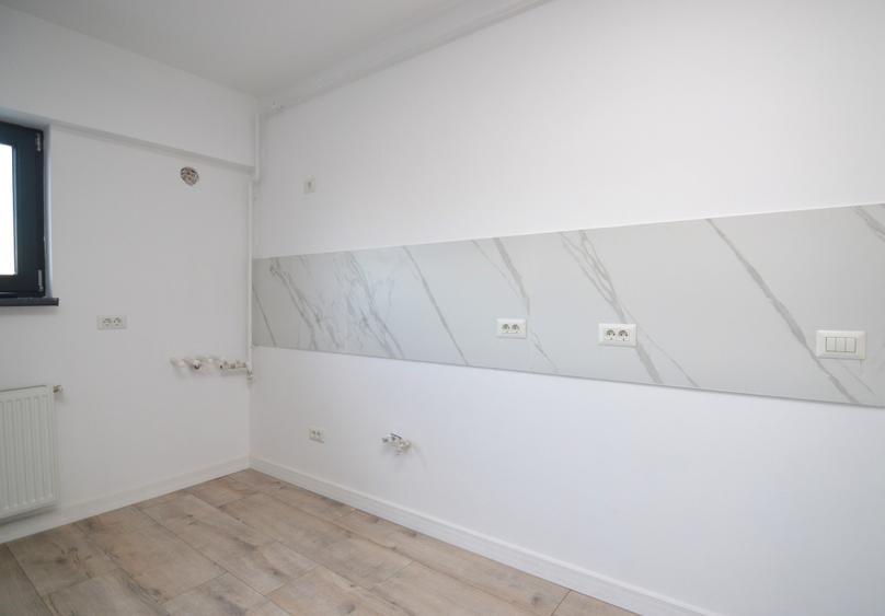 Apartament cu 3 camere semidecomandat în Calea Călărașilor