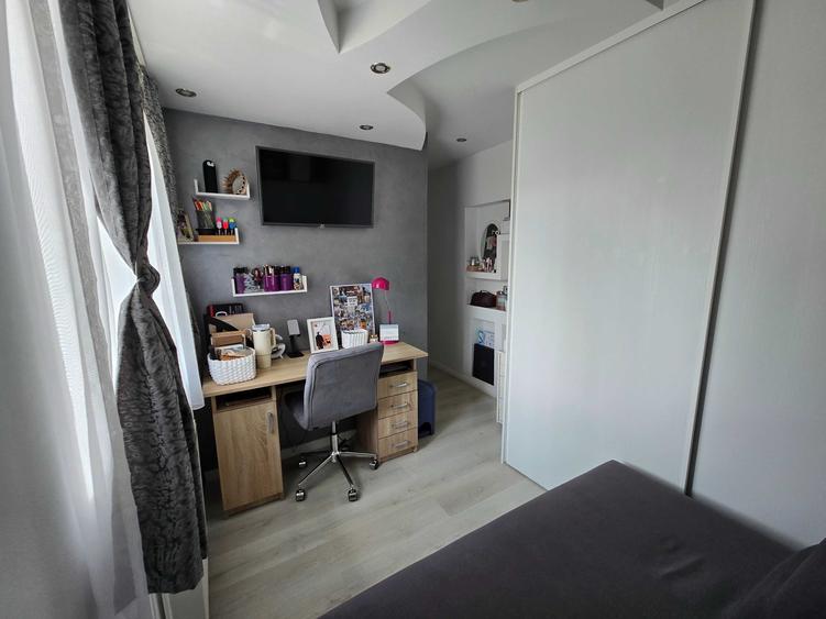 Casă cu 4 camere în Recea