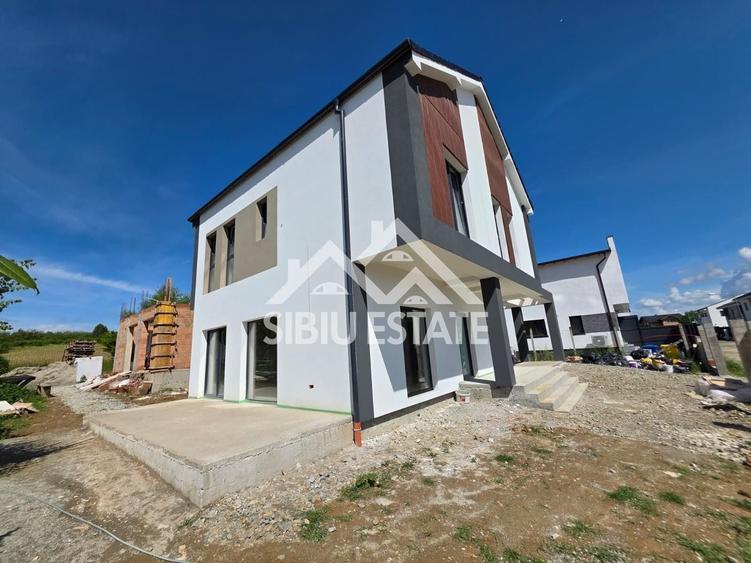 Casă individuală cu 4 camere cu Canalizare în Exterior Vest