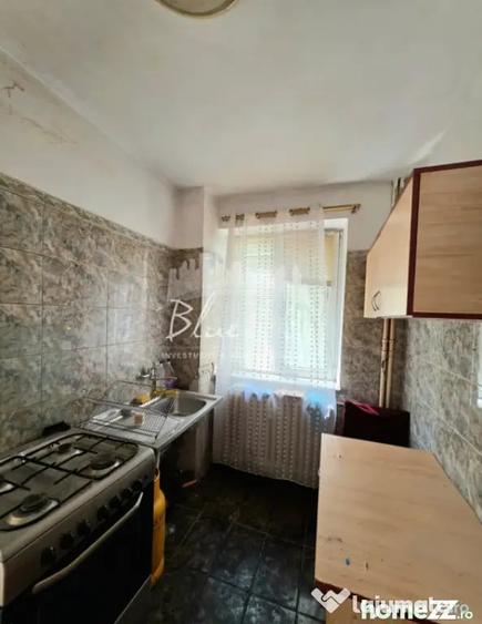 Apartament cu 3 camere semidecomandat în Tăbăcărie