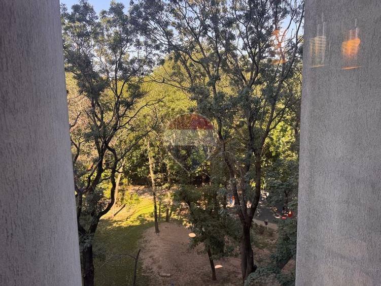 Apartament cu 4 camere în Periferie