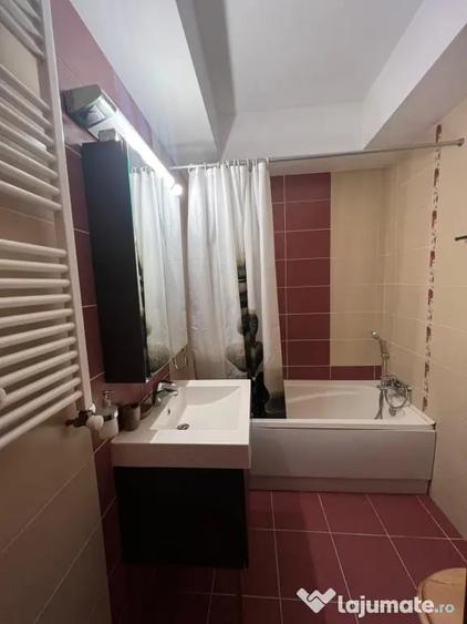 Apartament cu 3 camere decomandat în Văcăresti