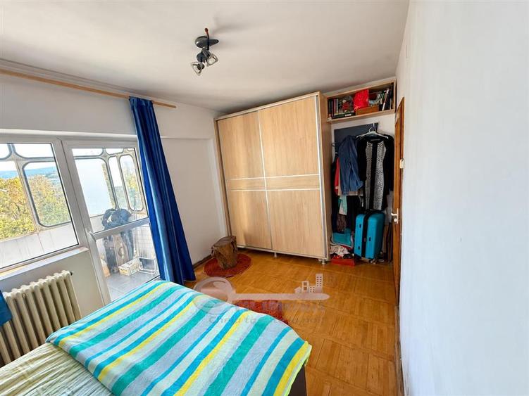 Apartament cu 3 camere decomandat, mobilat în Socola