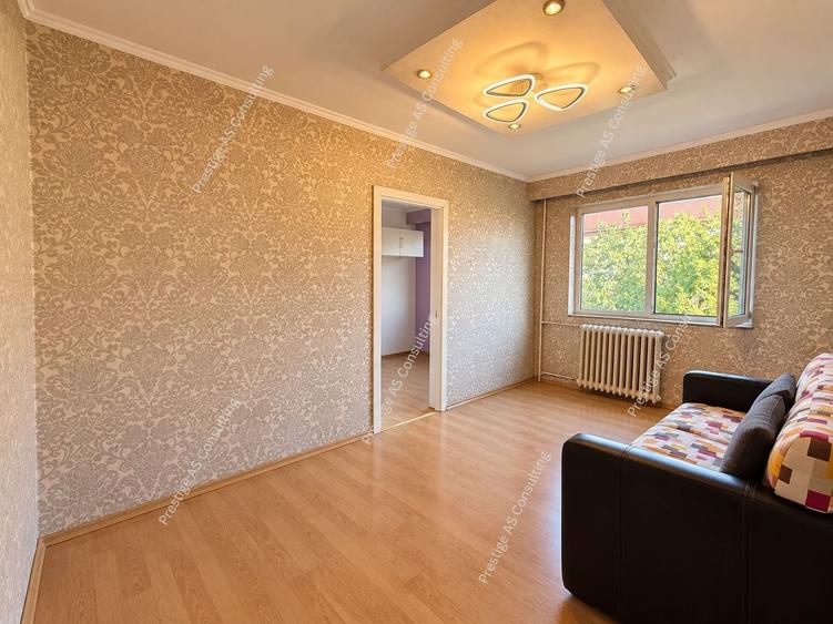 Apartament cu 3 camere semidecomandat în Șagului