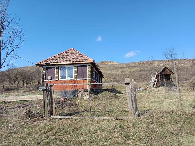 Casă cu 2 camere în Cătina