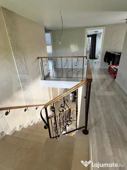 Casă cu 5 camere cu Teren 1400 Mp în Central