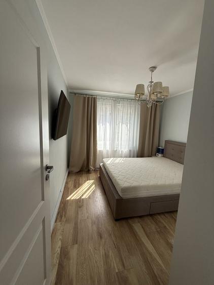 Apartament cu 3 camere decomandat în Exterior Vest